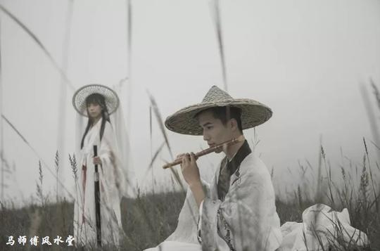 2,手软如棉鸭行鹅步手软的人很精明,做生意很勤奋,态度也很诚恳,会