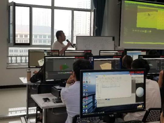 唐山学院240名同学在东软创业大学参加vr/ar实训