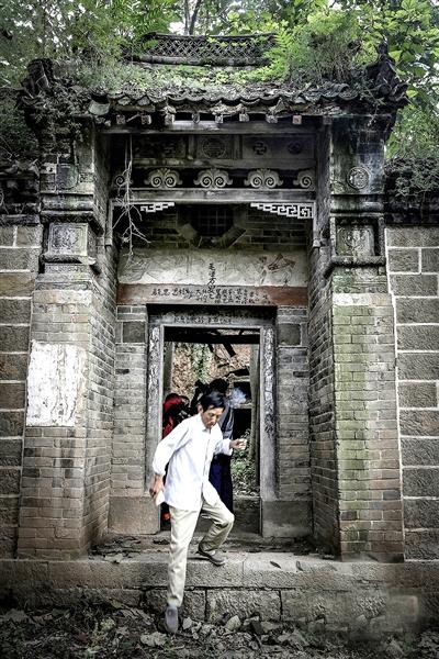 所谓九门为小石门,瀑布门,神牛鬼赶集门,鬼门,温水门,牤牛水门,休闲门