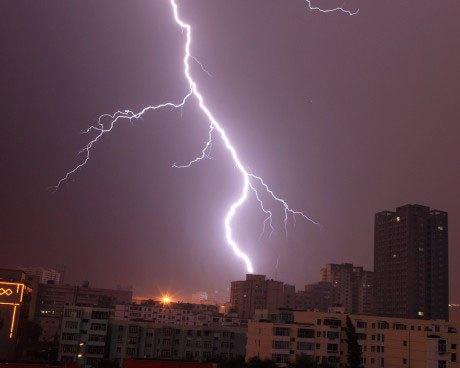打雷闪电刮风下雨