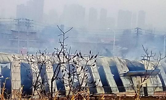 [突发]抚顺东洲区创业市场百货厅突发大火
