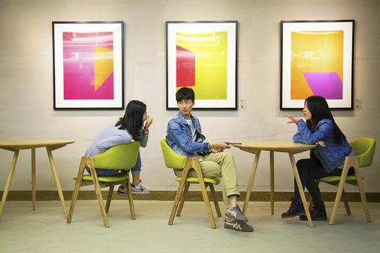 联合创业合作社的杜月也表示:"对于创业公司来说,平时工作的压力很大