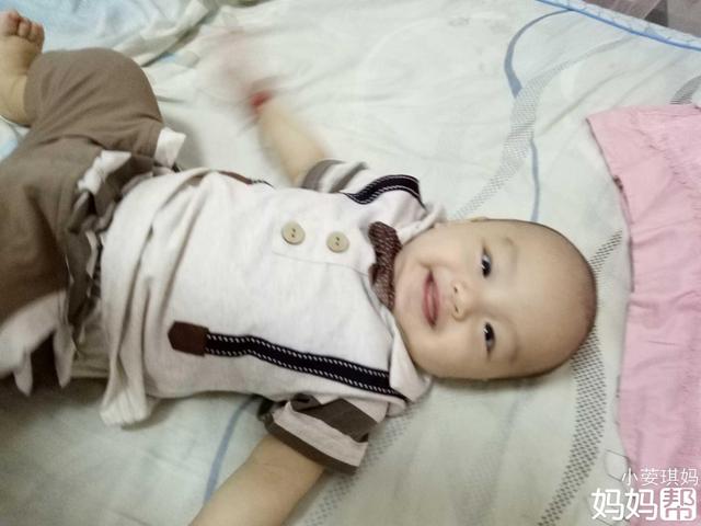 婴儿掂脚走路