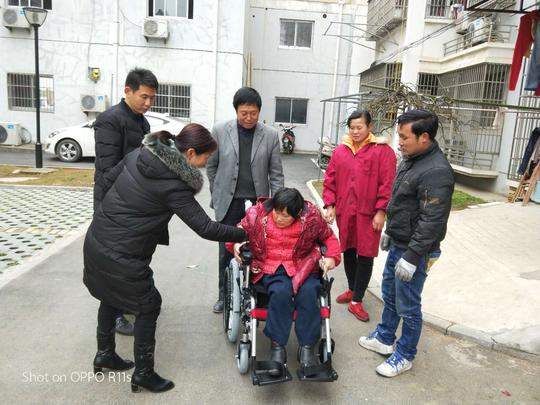 大龙山镇积极开展残疾人辅助器具发放工作