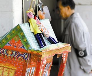 成都出现千元豪华祭祀套餐别墅奔驰成祭品(组图)