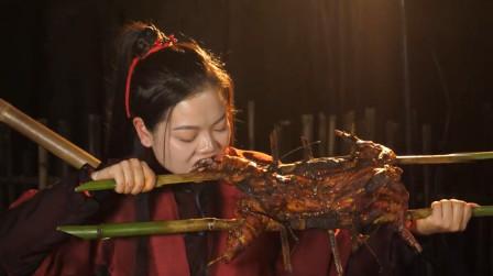 农村小妹今天做了一道“碳烤流氓兔”，色泽金黄，一口咬下去满嘴流油