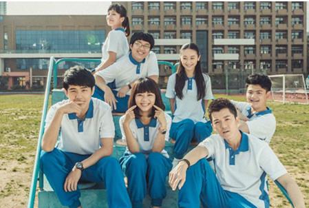 最近抖音上关于青春的歌曲非常的受欢迎,自从小洲演唱了《怀念青春》