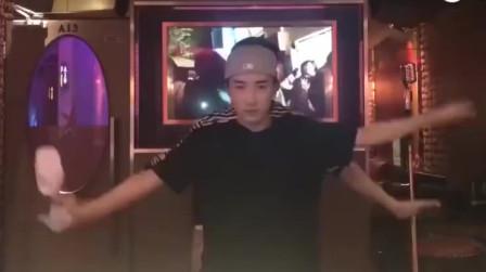 没点才艺都不敢去ktv