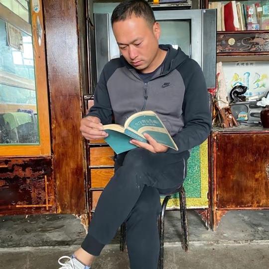 靠农村情景剧爆火1个月涨300万粉张同学回应:没有团队