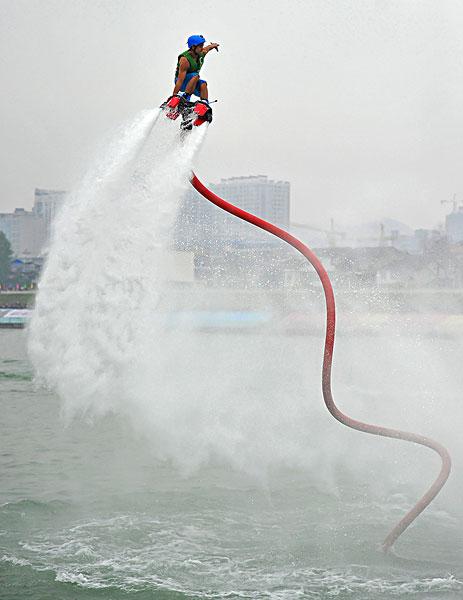 水上喷射飞行器