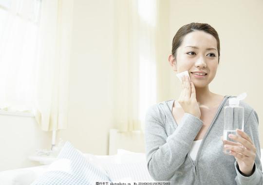 面部肌肤护理的美女面部肌肤护理的美女图片素材女性时尚美女
