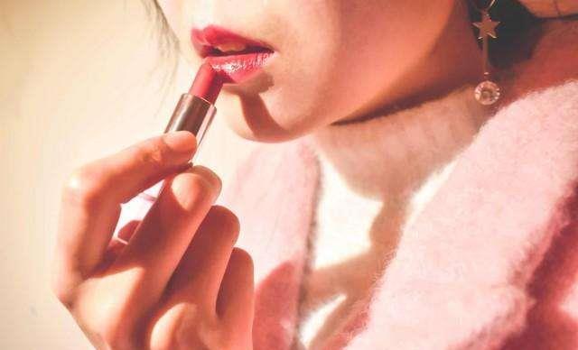 嘴唇干燥起皮需要用润唇膏吗