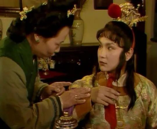 文化正文怡红院的李嬷嬷也是如此——她每次到宝玉处,教训教训丫头