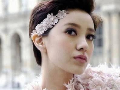 额头代表了女人的前程与丈夫运势,额头较高的女人,早年与中年运势均