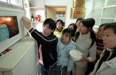女大学生当保姆只为赚到第一桶创业金?