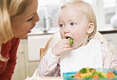 如何给宝宝添加辅食最好