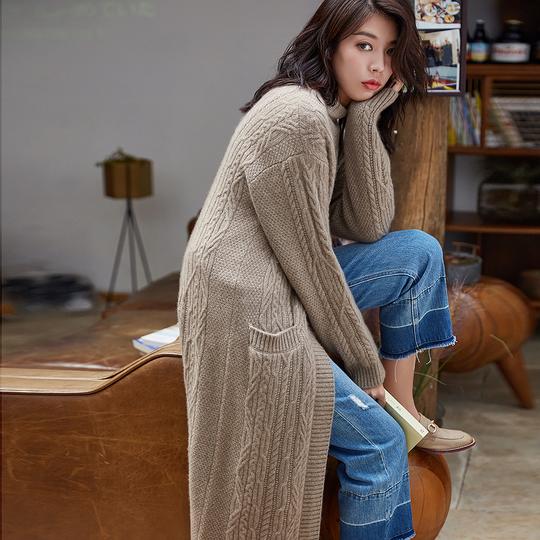 2019秋冬新款纯羊绒加长针织开衫日式绞花宽松保暖女1006