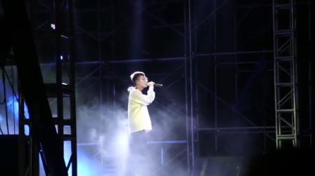 痞帅的王北车翻唱抖音红曲《当你孤单你会想起谁》，95年的小鲜肉，太可爱了!