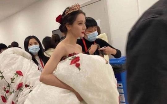 【迪丽热巴】卧槽!路人视角!这tm才是在逃公主!