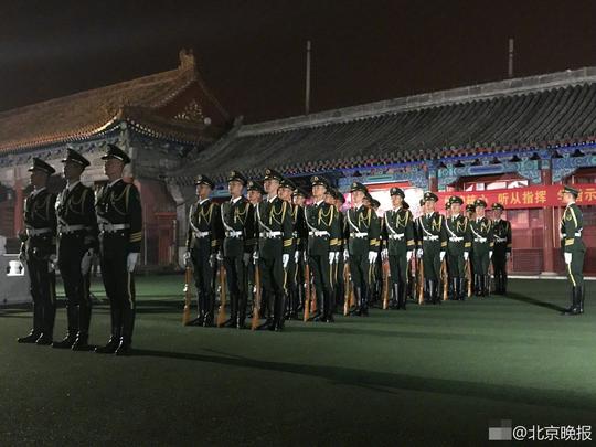凌晨4点半,贴身实拍下的国旗护卫队