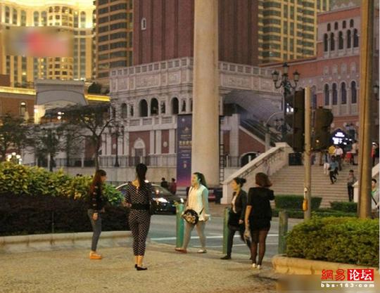 港澳街头大胆皮肉生意污秽不堪