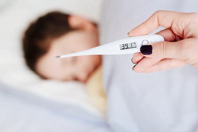 一岁宝宝高烧怎么办的短视频