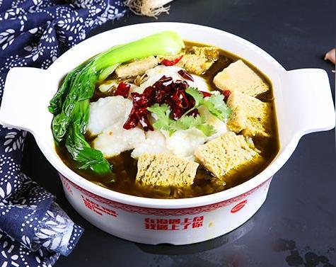 渔遇上鱼藤椒鱼饭,总部会全程扶持加盟商创业,从前期的开店选址,装修