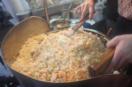 农村小伙30万年薪不干,回家创业做小吃,小伙:比上班赚
