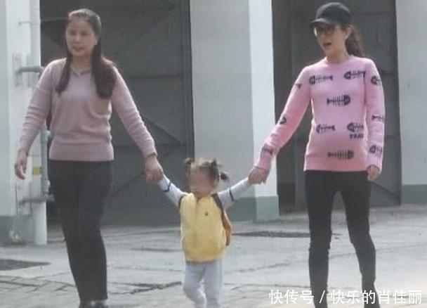 陪女儿散步的心情短语