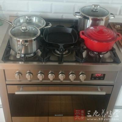 小编建议炉灶好要立地，才能善得地气
