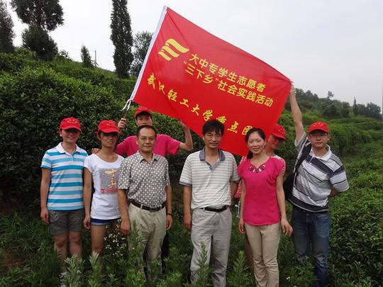 青年人创业的艰辛和追求梦想的坚定不移,郧县团县委副书记上官馨也
