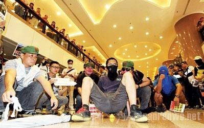 男人窝新闻社会万象日前,刚刚平息的内地幼童当街便溺事件