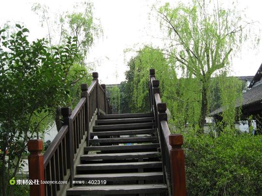 素材公社图片素材风景图片唯美风景校园一角的木桥