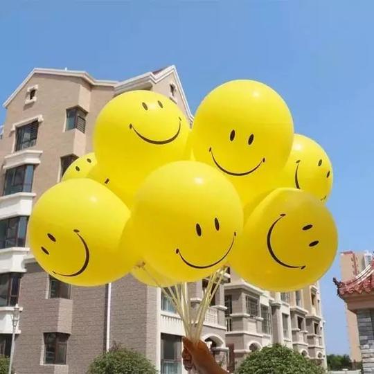 青青又双叒要搞事!世界微笑日，送你一个大大的微笑