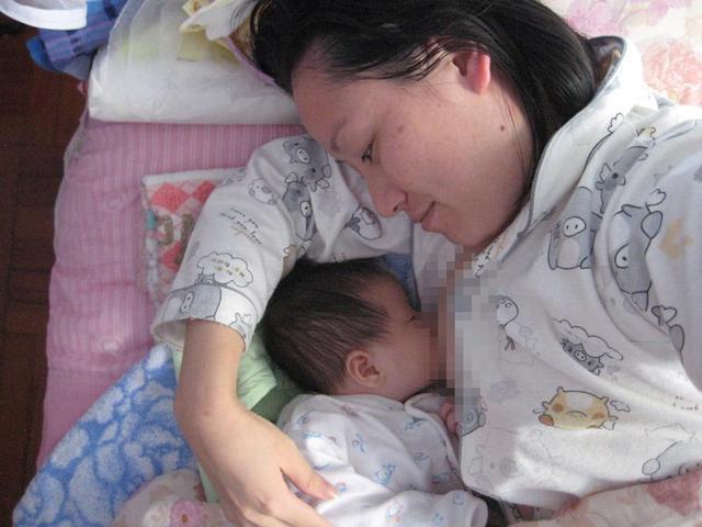 母乳喂养也要按宝宝的个性来喂养