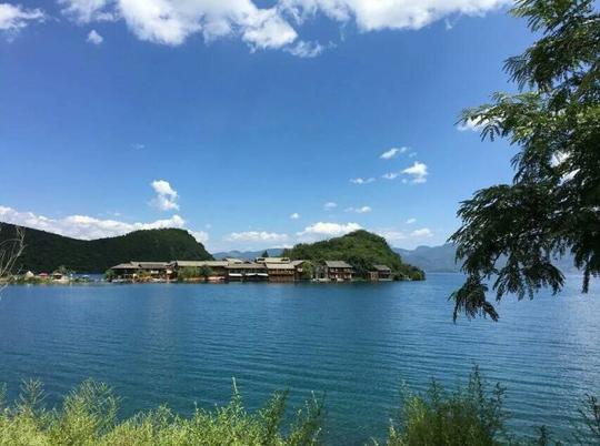 泸沽湖旅游开发的是与非