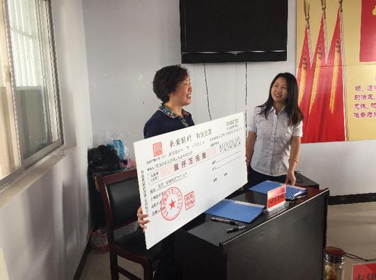 随后,长安银行洋县支行与志建药业签订"创业贷"合同并现场兑付贷款