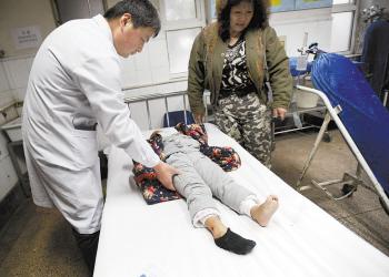 孩子骨折了怎么办休学