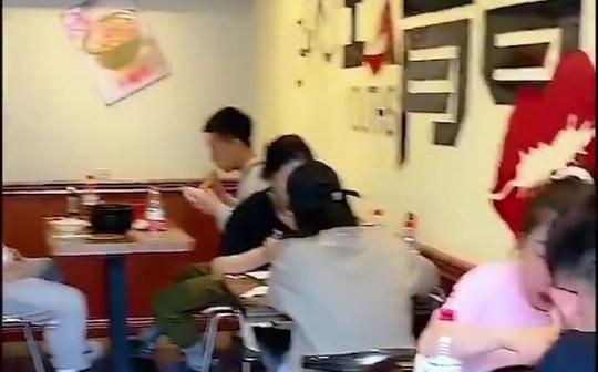 我要悄悄努力，然后惊艳所有人，2021最赚钱的项目-堂食+外卖，生意火爆