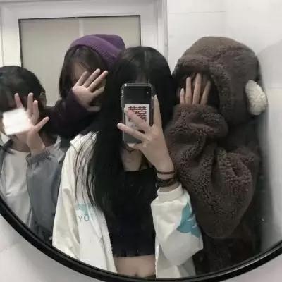 四人闺蜜头像/我要陪你一年又一年，十年又十年.,女生,闺蜜,快手,ins风