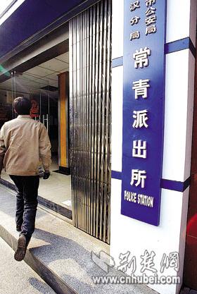 "拉客女"所骗,身上现金被抢走.-回家学生掉入陷阱街头骗局揭秘