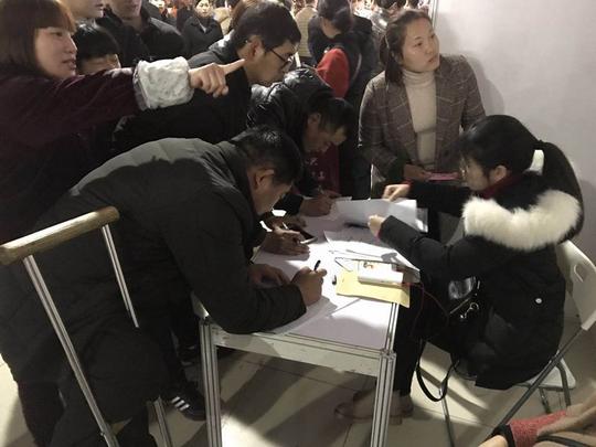 招聘会现场1.jpg