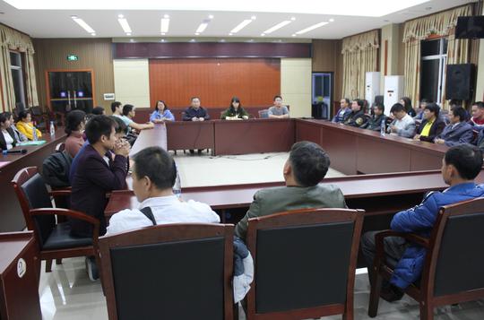 凌云县2017年青年电商扶贫创业知识培训暨创业沙龙座谈会