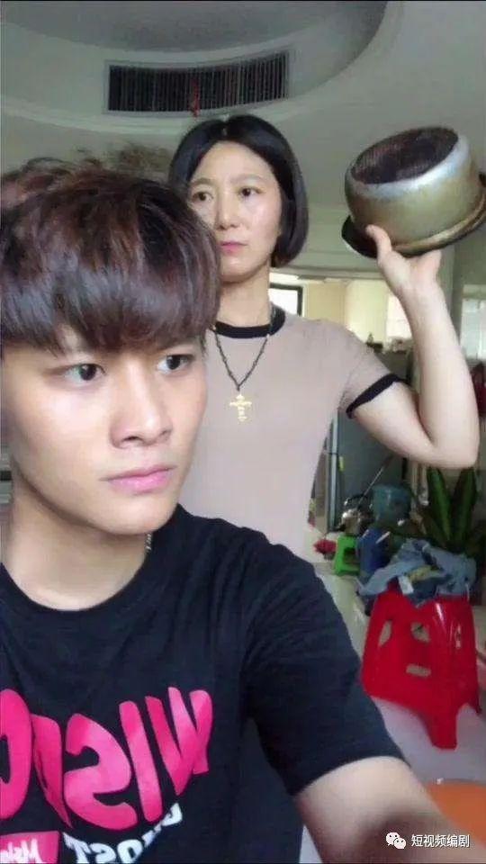 新知达人,条条视频百万赞，小杨哥为何如此疯狂?