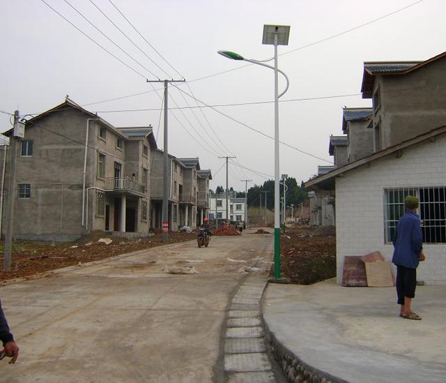农村太阳能路灯太阳能路灯为何更受欢迎