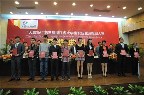 物理与电子信息工程学院的邵唯同学获得本科研究生组"十佳创业规划