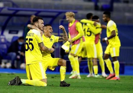 3万人见证2-0!欧冠奇迹:最大鱼腩缔造2大神迹，狂欢庆祝如夺冠
