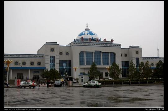 乌兰浩特火车站,很有民族特色的建筑风格.