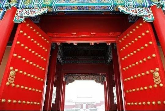 记得观察一下故宫大门上的