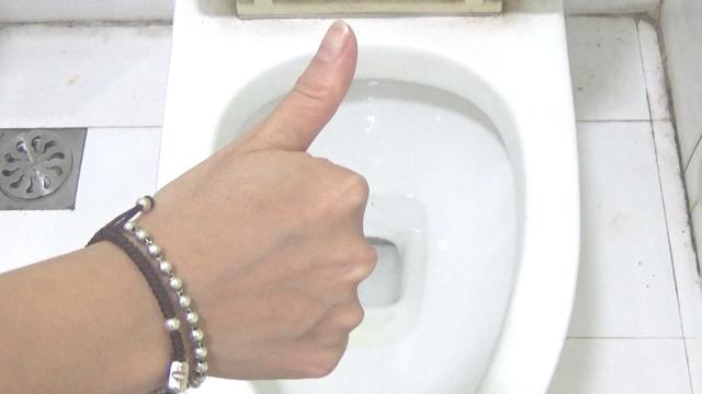 马桶发黄洗不掉怎么办视频